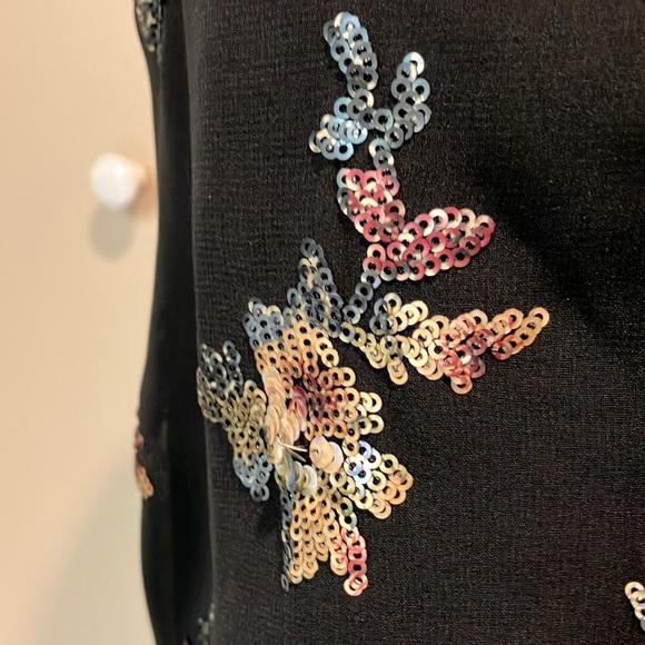 BANANA REPUBLIC Size Large, black floral sequin camisole. - Picture 2 of 6